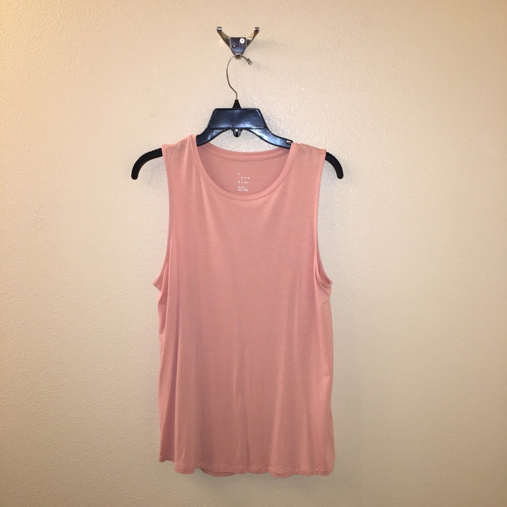 SLEEVELESS TOP